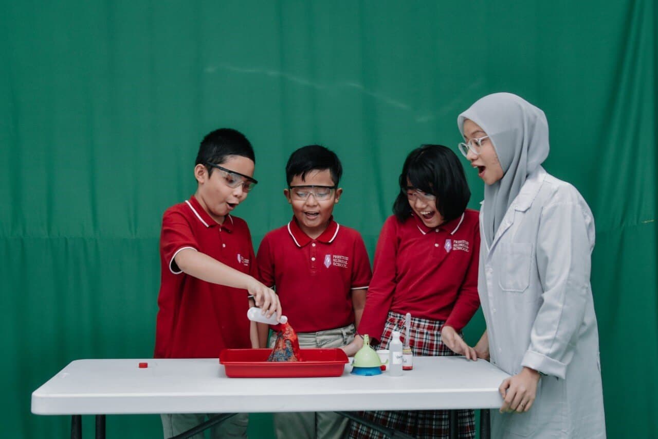 Activity: Science Club - Prestige Bilingual School