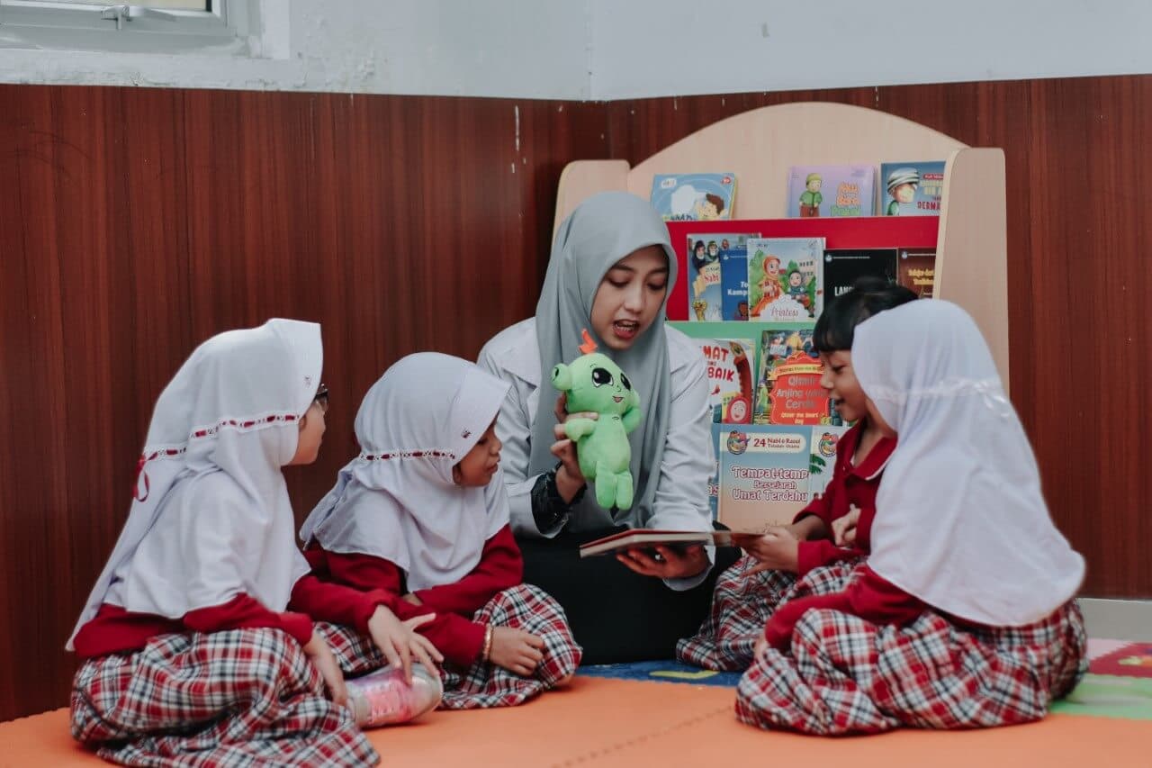 Activity: Story Telling - Prestige Bilingual School